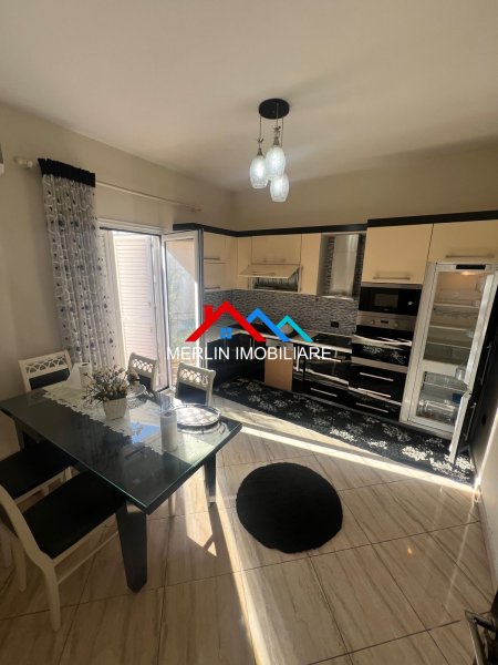Tirane, shitet Vile 2 kateshe, 198 m2 per 185.000 Euro (Babrru)