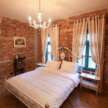 KORCE / JEPET ME QERA NE QENDER TE KORCES ,VILA SONNET
