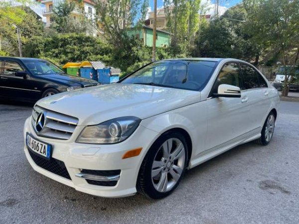 Tirane, shes makine Mercedes-Benz C300 Viti 2012, 10.500 Euro