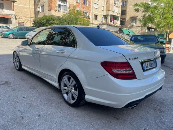 Tirane, shes makine Mercedes-Benz C300 Viti 2012, 10.500 Euro