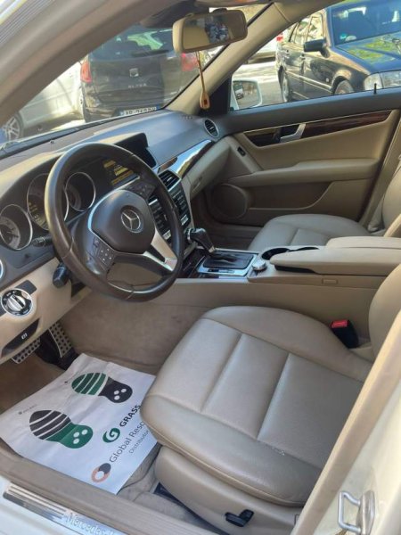 Tirane, shes makine Mercedes-Benz C300 Viti 2012, 10.500 Euro