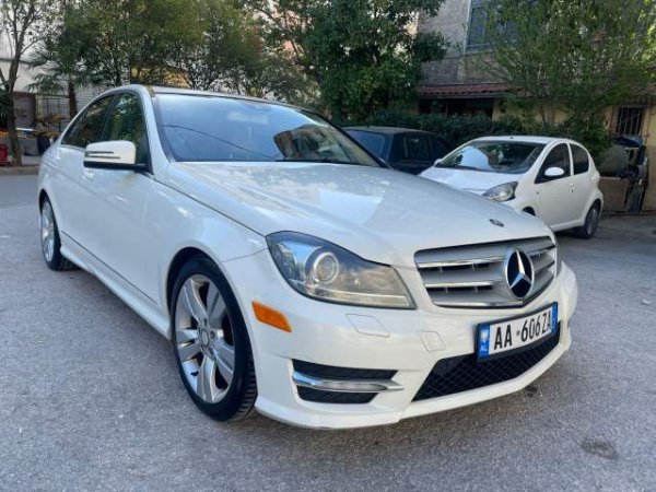 Tirane, shes makine Mercedes-Benz C300 Viti 2012, 10.500 Euro