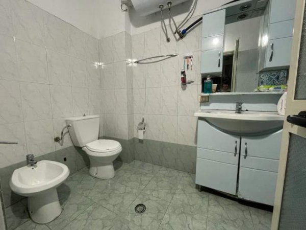 Durres, jepet me qera apartament 2+1