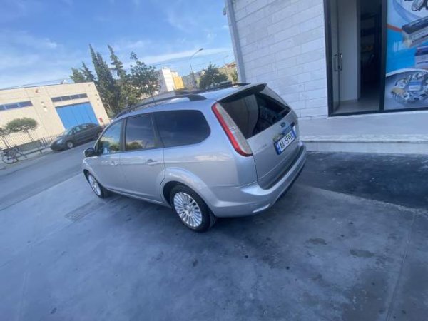 Durres, shes makine karavan Ford Focus titaum Viti 2009, 3.500 Euro