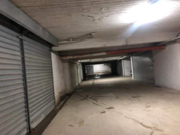 Tirane, shes 18 garazhe me qepen Kati -1, 350 m² 189.000 Euro (Astir, Vila L)