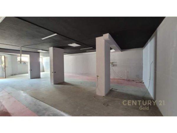 Tirane, shitet ambjent biznesi Kati 0, 181 m² 172.000 Euro (Komuna e Parisit)