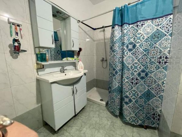 Durres, jepet me qera apartament 2+1
