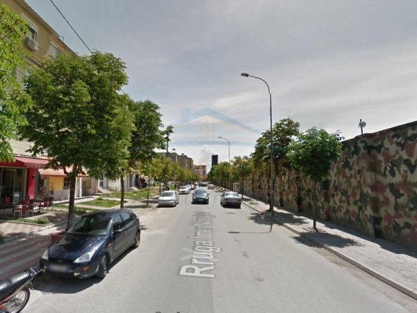 Shitet, Dyqani dhe Biznesi-Farmaci, Rruga e Dibrës 250000 EURO