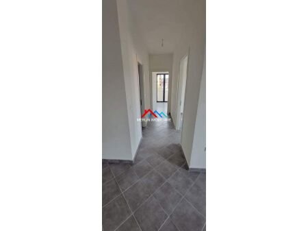 JEPET APARTAMENT PER ZYRA ME QERA 2+1+2 TEK RRUGA ALBANOPOLI AFER BULEVARDIT TE RI.