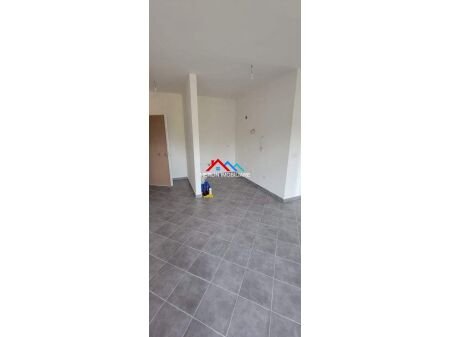 JEPET APARTAMENT PER ZYRA ME QERA 2+1+2 TEK RRUGA ALBANOPOLI AFER BULEVARDIT TE RI.