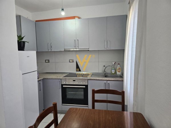 JEPET APARTAMENT 3+1 ME QERA TE RRUGA BARDHYL 600 EURO