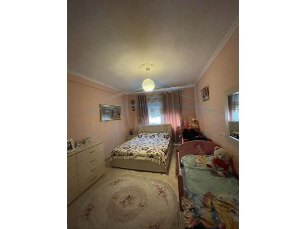 Shitet, Apartament 2+1+2, Unaza e Re, Tiranë UNA38274