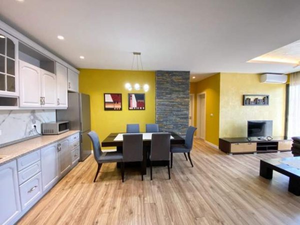 Tirane, jepet me qera apartament 3+1+BLK Kati 10, 150 m² 800 Euro (Rruga e kosovareve)