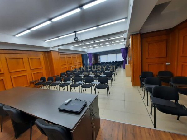 Shesim ambient komercial në Rrugën e Dibrës