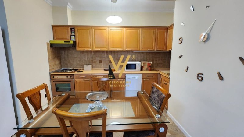 JEPET APARTAMENT 4+1+2 ME QERA TEK ISH EKSPOZITA SOT 950 EURO