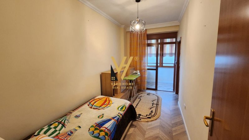 JEPET APARTAMENT 4+1+2 ME QERA TEK ISH EKSPOZITA SOT 950 EURO