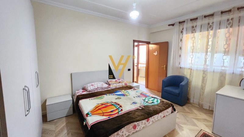 JEPET APARTAMENT 4+1+2 ME QERA TEK ISH EKSPOZITA SOT 950 EURO
