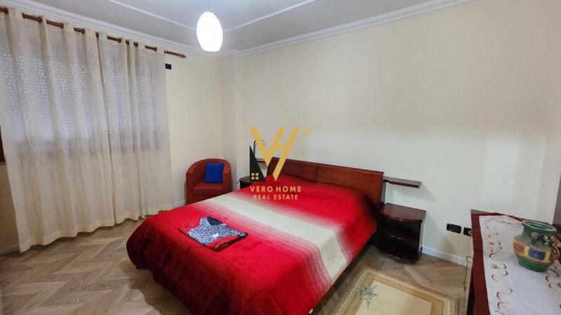 JEPET APARTAMENT 4+1+2 ME QERA TEK ISH EKSPOZITA SOT 950 EURO