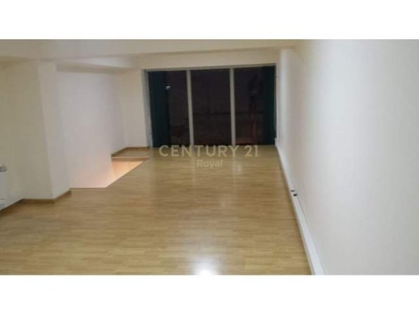 Tirane, shitet dyqan Kati 0, 44 m² 85.000 Euro (Rruga:Idriz Dollaku)