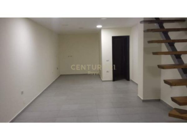 Tirane, shitet dyqan Kati 0, 44 m² 85.000 Euro (Rruga:Idriz Dollaku)