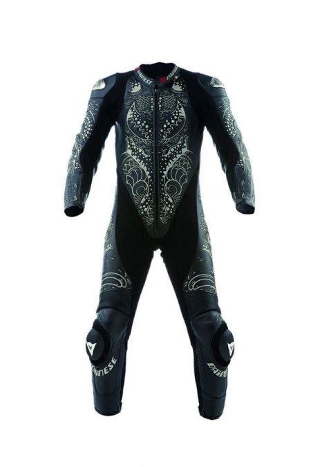 Shitet kostum motorri sportiv I gjithë lekure i firmes Dainese oferte