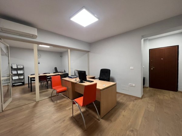 Qira, Ambient Zyre, Bllok, Tiranë.