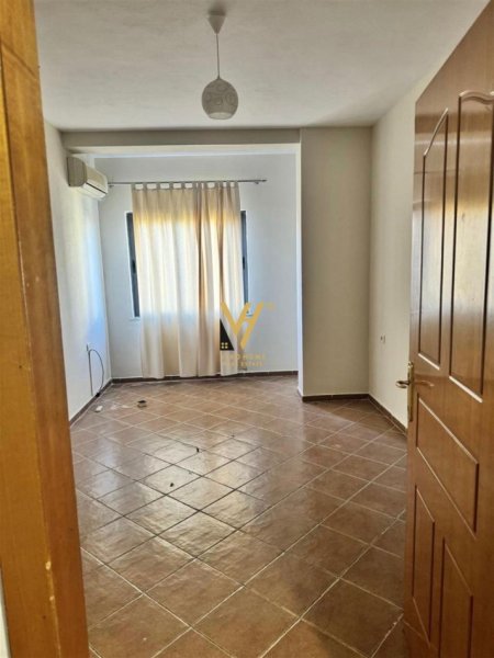 JEPET APARTAMENT 2+1+BLK ME QERA TE RRUGA JORDAN MISJA 450 EURO