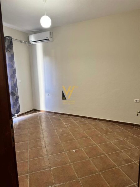 JEPET APARTAMENT 2+1+BLK ME QERA TE RRUGA JORDAN MISJA 450 EURO