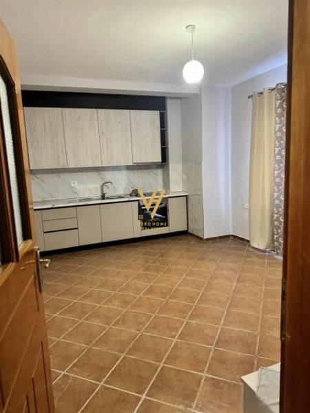 JEPET APARTAMENT 2+1+BLK ME QERA TE RRUGA JORDAN MISJA 450 EURO