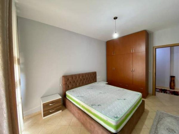 Tirane, jepet me qera apartament 1+1+BLK Kati 3, 65 m² 280 Euro (Vila L)