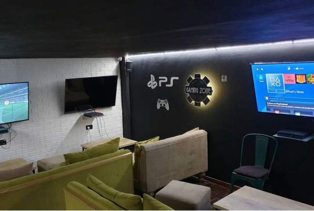 Tirane, shes ambjent biznesi Gaming Center Playstation