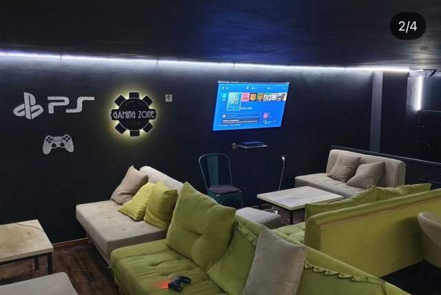Tirane, shes ambjent biznesi Gaming Center Playstation