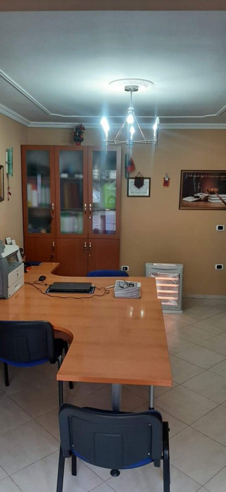 Tirane, shes dyqan Kati 0, 30 m² 75.000 Euro