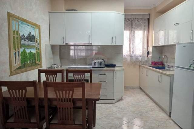Tirane, jepet me qera apartament 2+1+BLK Kati 3, 94 m² 550 Euro