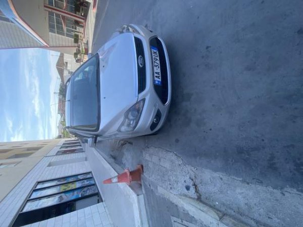 Durres, shes makine karavan Ford Focus titaum Viti 2009, 3.500 Euro
