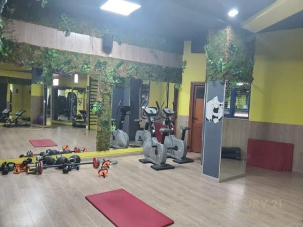 Tirane, shitet ambjent biznesi Kati 2, 188 m² 470.000 Euro (Rruga e Elbasanit)