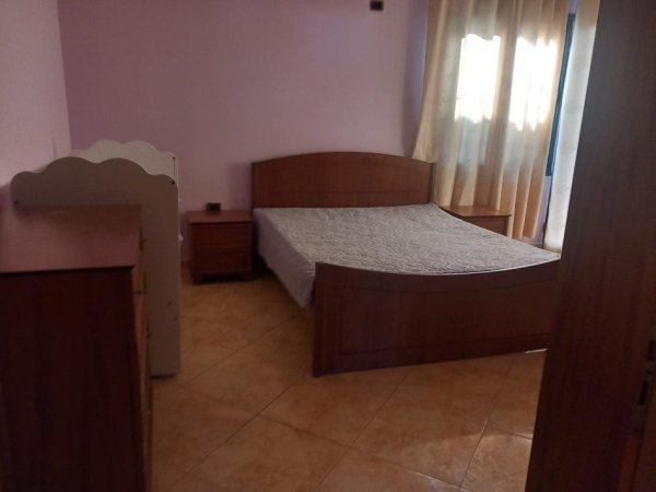 APARTAMENT ME QERA,,YZBERISHT,380 EURO.