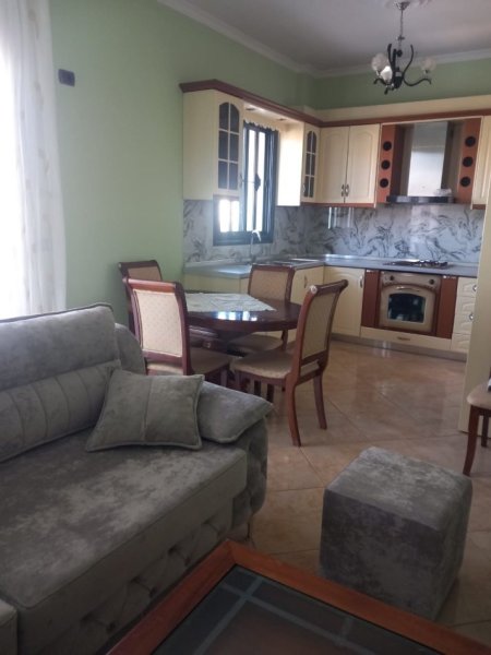 APARTAMENT ME QERA,,YZBERISHT,380 EURO.