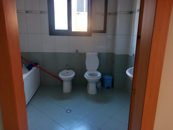 APARTAMENT ME QERA,,YZBERISHT,380 EURO.