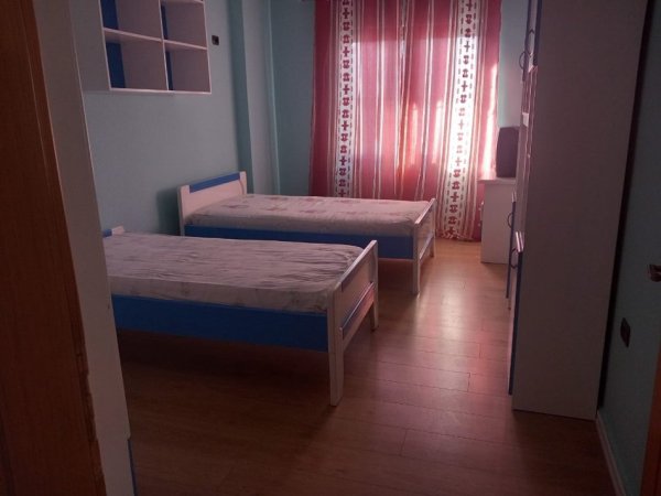APARTAMENT ME QERA,,YZBERISHT,380 EURO.