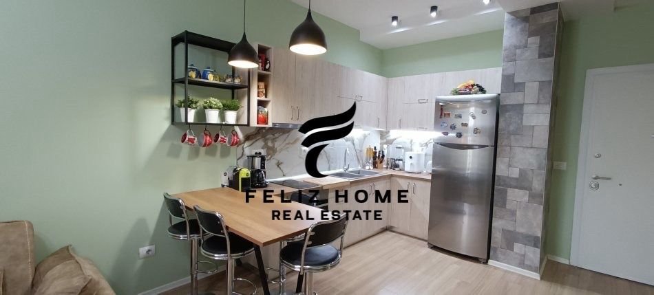 SHITET APARTAMENT,BULEVARDI I RI,115.500 EURO.