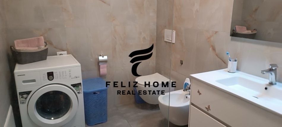 SHITET APARTAMENT,BULEVARDI I RI,115.500 EURO.