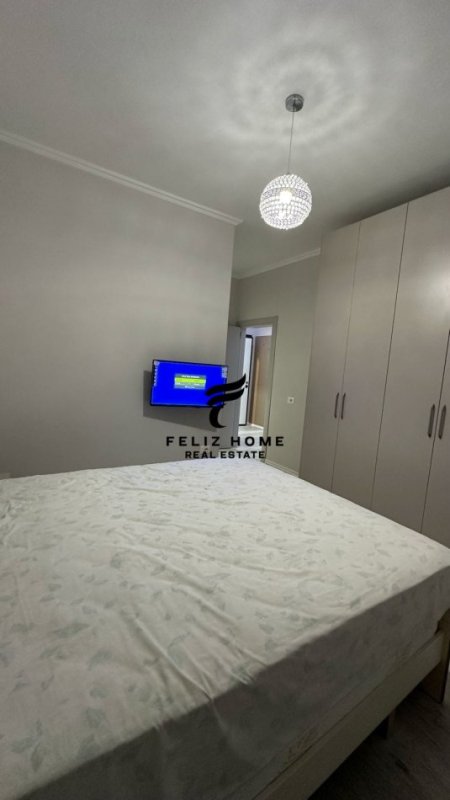 APARTAMENT ME QERA,RRUGA 4 DESHMORET,700 EURO.