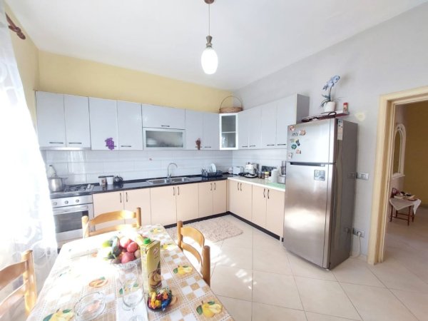 Durres, shitet Vile 3+1+BLK Kati 2, 250 m² 110.000 Euro (AFER SHKOLLES HAJDAR DUSHI, DURRES)