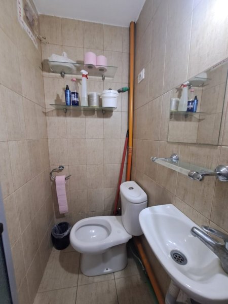 Shitet Ambjent Biznesi tek RRuga Elbasanit (prane Mullirit te VJeter )