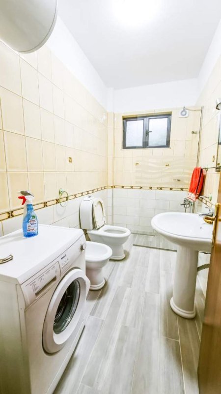 Tirane, jepet me qera Vile 3+1+BLK Kati 1, 110 m² 50.000 Leke (Hoxha Tasim)