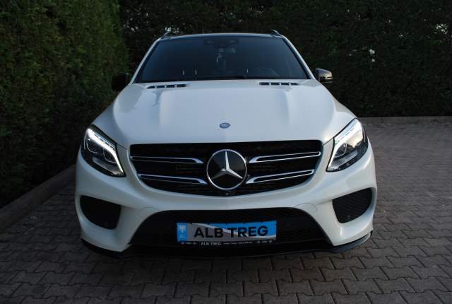 Tirane, shes makine Viti 2016, 38.500 Euro