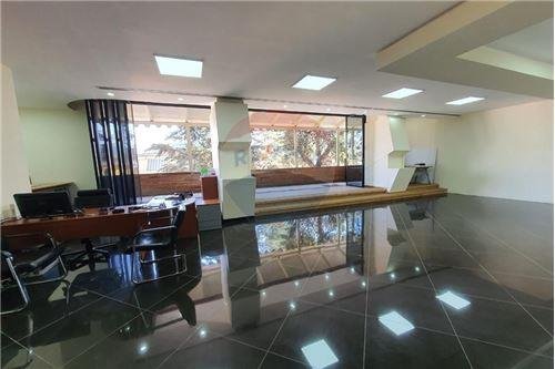 Tirane, shitet ambjent biznesi Kati 1, 117 m² 130.000 Euro (Don Bosko)