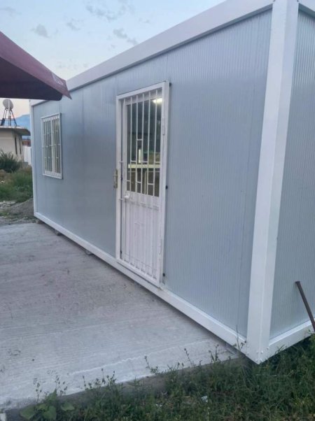 Tirane, shitet kontenier 3600 Euro