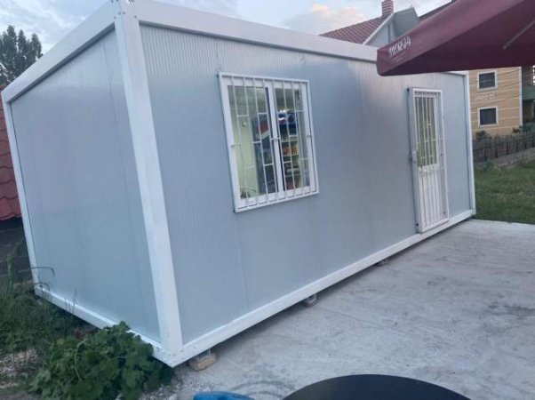Tirane, shitet kontenier 3600 Euro